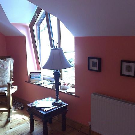 Ethan House B&B รอสคาร์เบอรี ภายนอก รูปภาพ