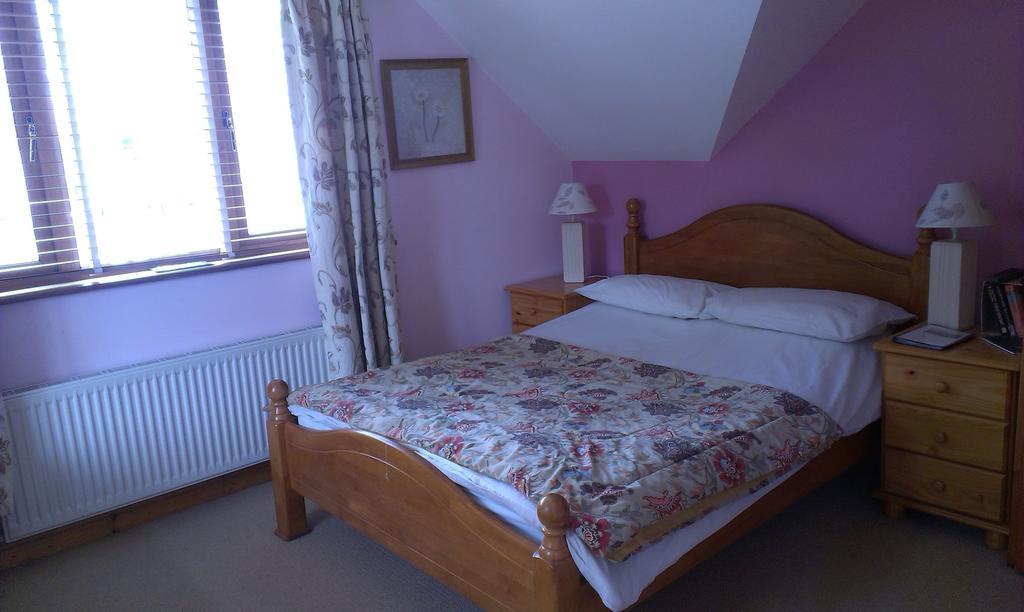 Ethan House B&B รอสคาร์เบอรี ภายนอก รูปภาพ