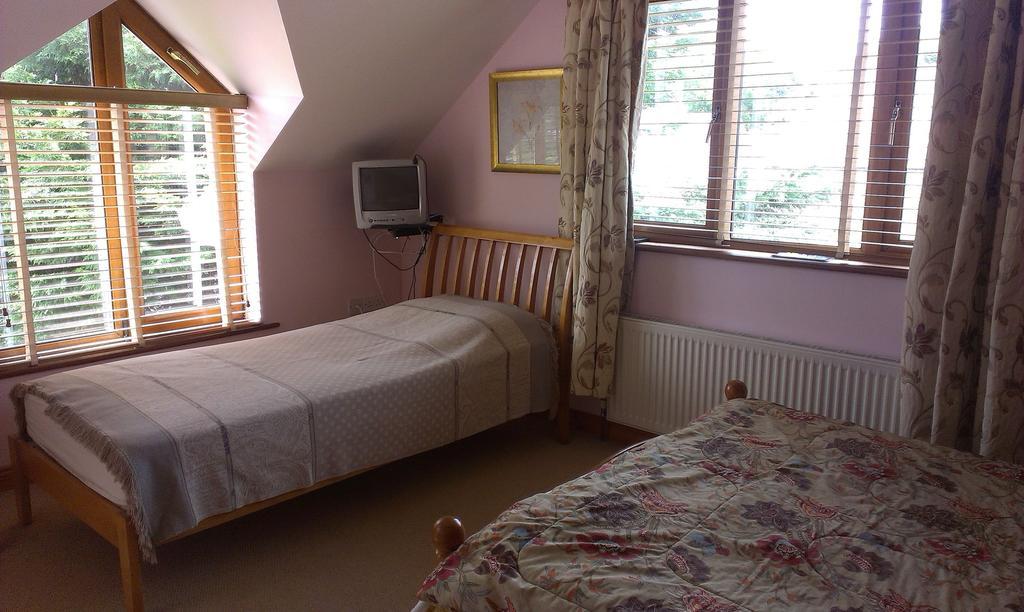 Ethan House B&B รอสคาร์เบอรี ภายนอก รูปภาพ