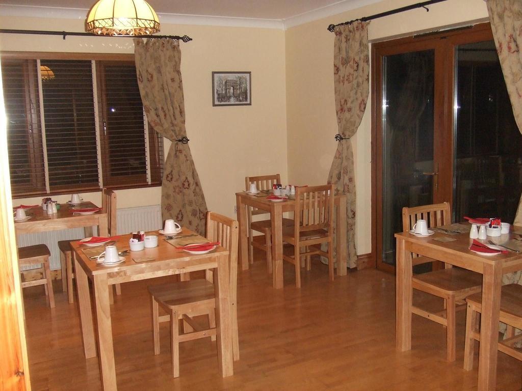 Ethan House B&B รอสคาร์เบอรี ภายนอก รูปภาพ